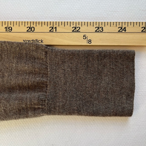 Loft Women's Long Sleeved Cardigan Two Front Pockets Lightweight Size Medium - Picture 4 of 5